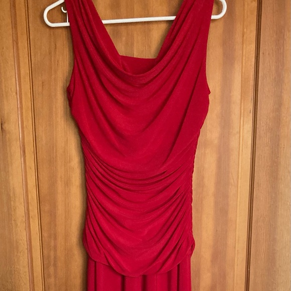 Red floor length evening gown. Great for weddings and galas. - Picture 3 of 11